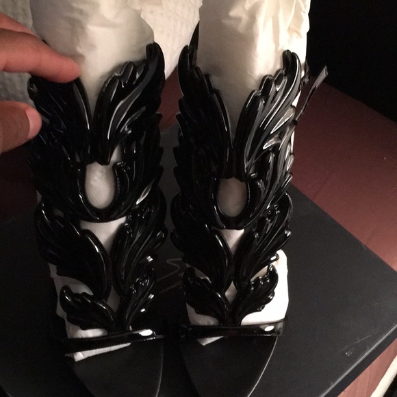 Authentic Giuseppe shoes - Picture 1 of 7
